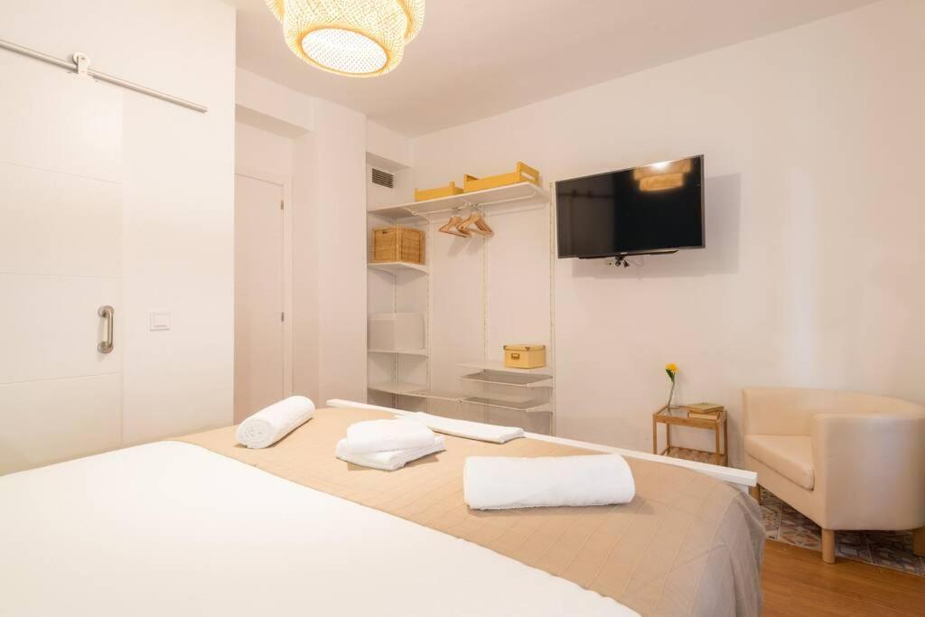 Апартаменты Tgh/ Malaga Centro Con Parking Экстерьер фото